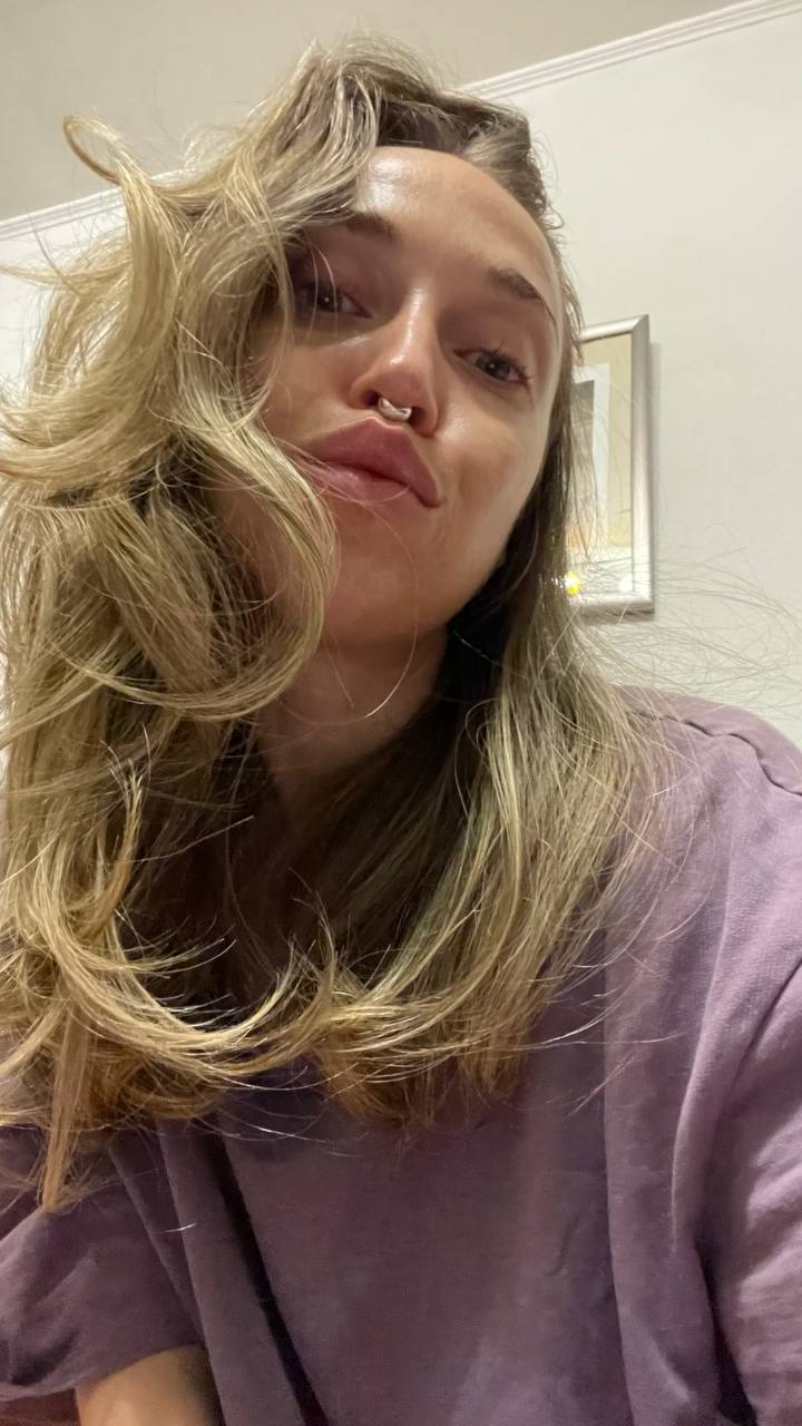 Natali Raievska in lavender t-shirt — pout selfie